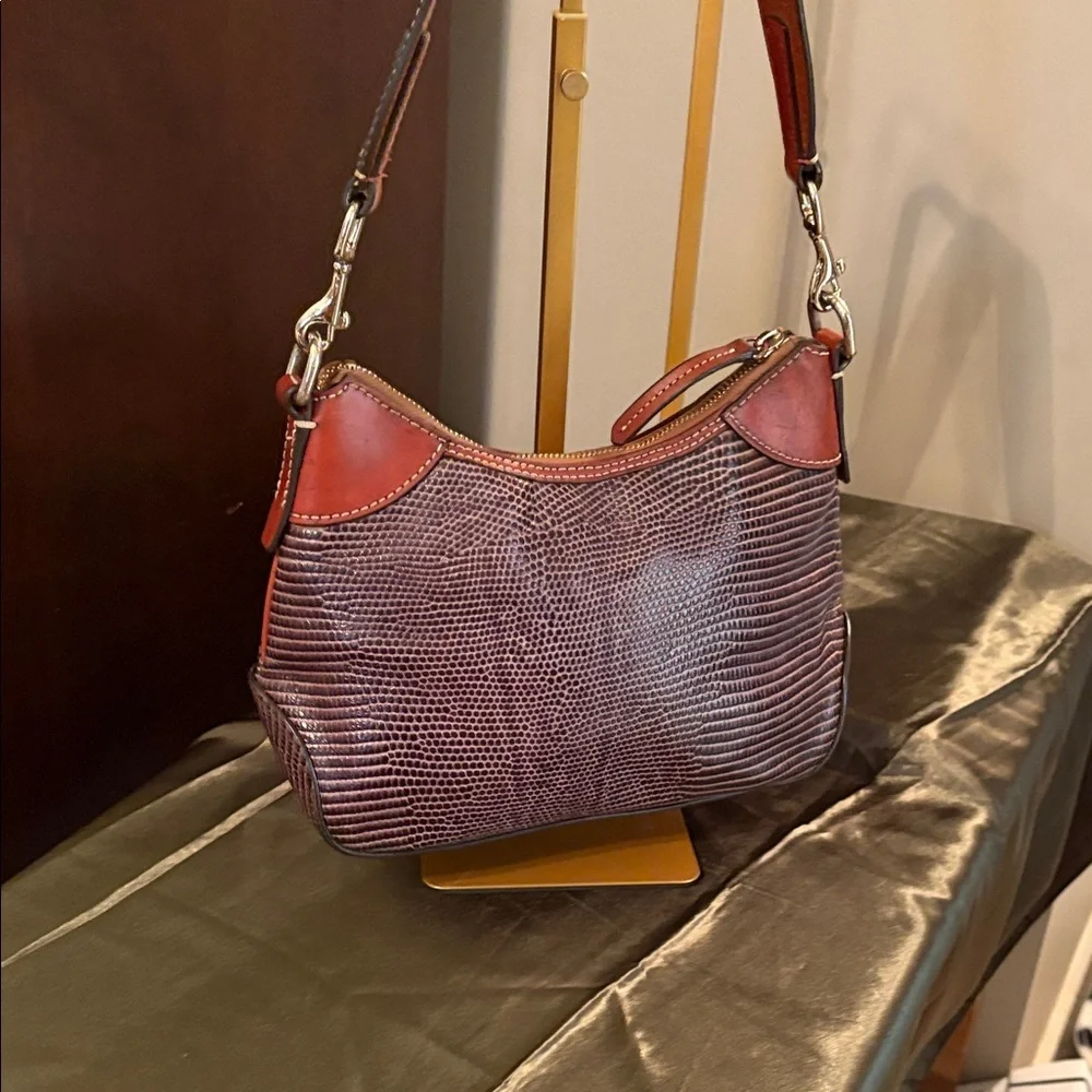 Dooney & Bourke super cute